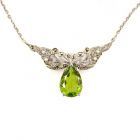 Collier mit imit. Tropfen Peridot + Perlchen + Markasit