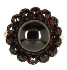 gr. runder Ring mit rundem Granatcabouchon