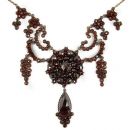 *NAIRA*  Big Vintage garnet festoon round necklace Victorian style