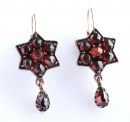 Lovely Vintage garnet star earring w/14ct gold wires