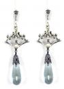 Lange Ohrringe mit imit. Aquamarin Briolette + Markasit + Perlchen